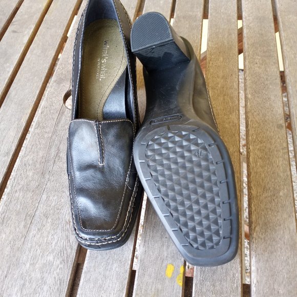 what's what by Aerosoles black heels - Picture 2 of 3